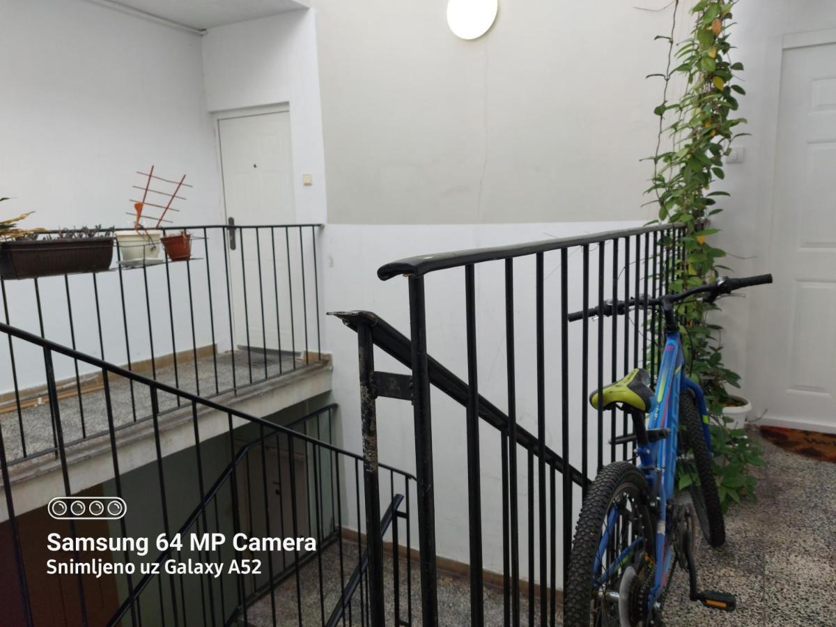Apartment Daca Stan Βελιγράδι Εξωτερικό φωτογραφία